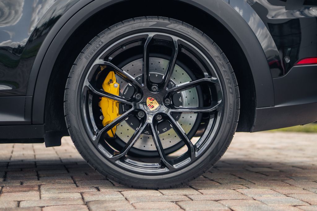 2023 Porsche Cayenne Coup Turbo GT - Photo 16