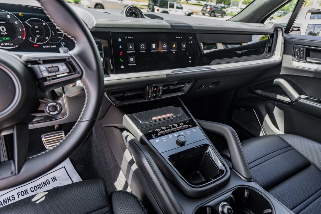 2025 Porsche Cayenne Turbo E-Hybrid - Photo 27
