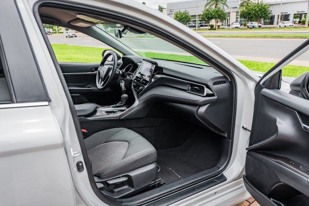 2022 Toyota Camry LE - Photo 32