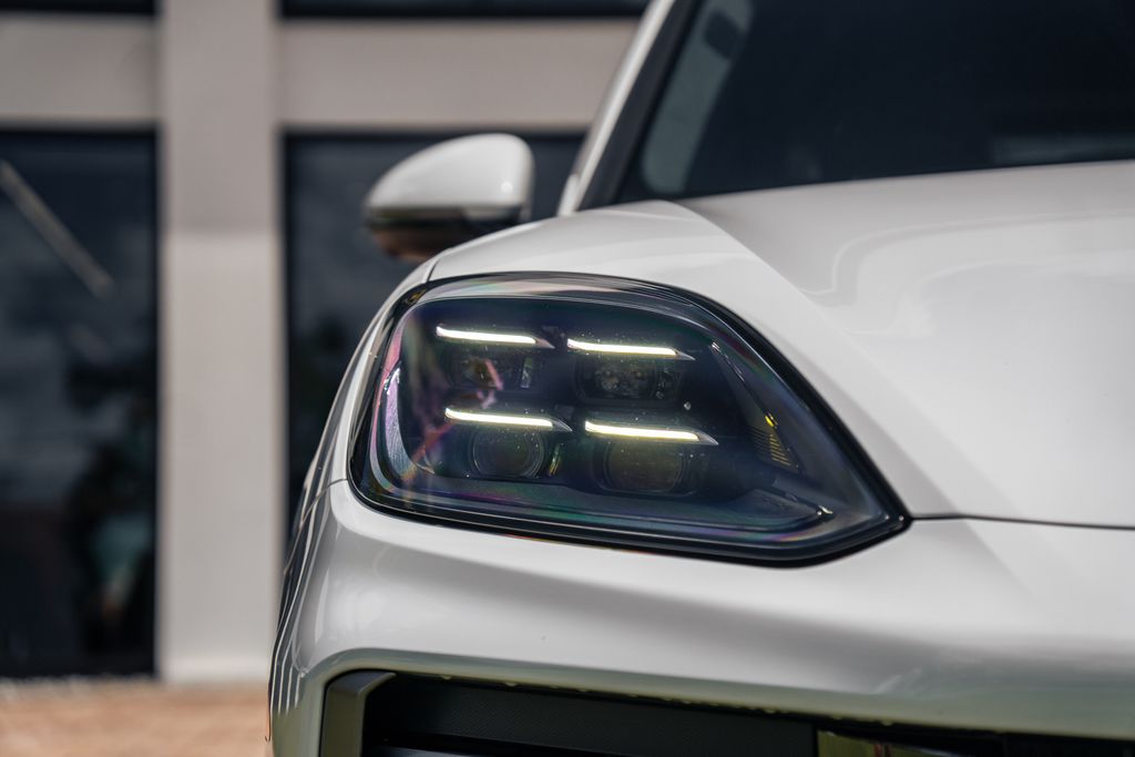 2025 Porsche Cayenne Turbo E-Hybrid - Photo 9