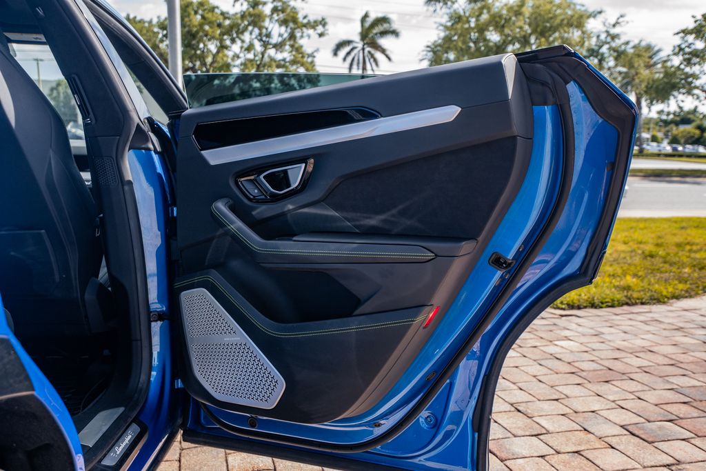 2022 Lamborghini Urus Base - Photo 36