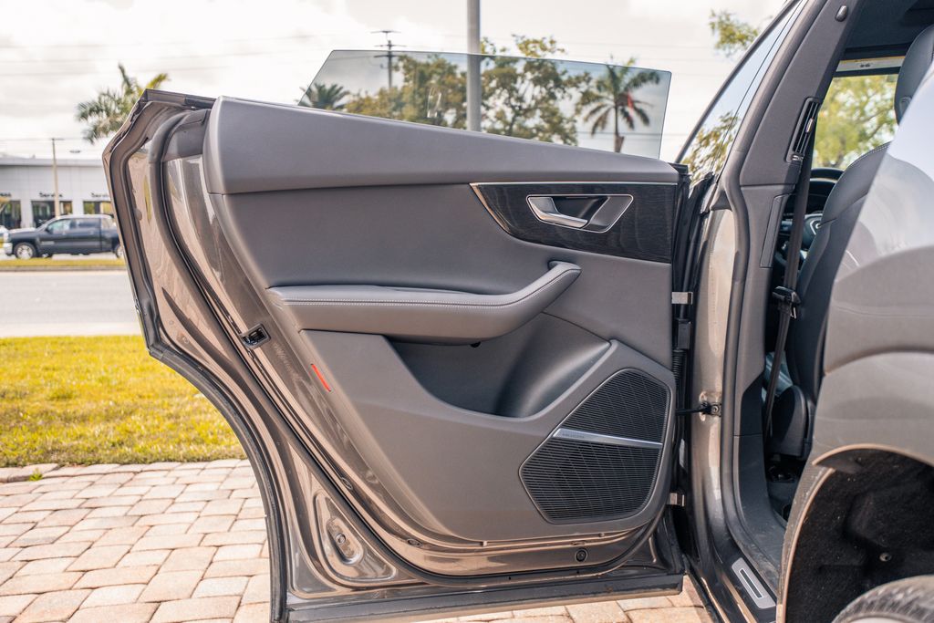 2025 Audi Q8 Prestige - Photo 35