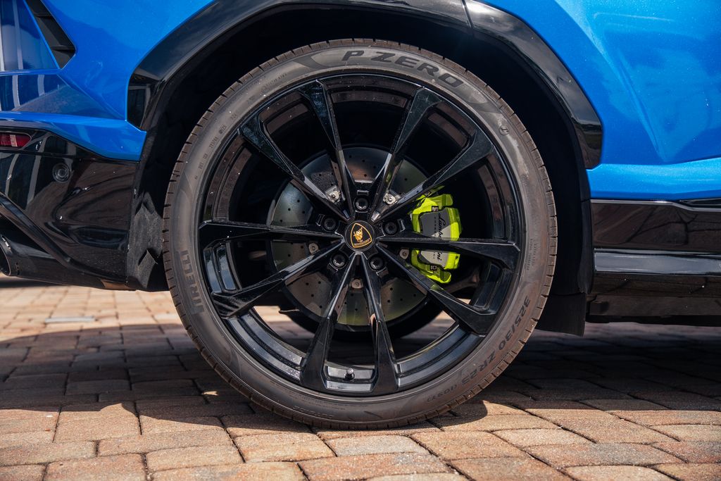 2022 Lamborghini Urus Base - Photo 13