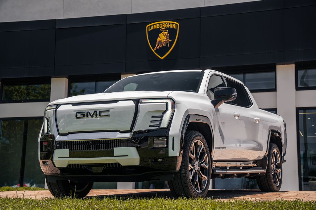 2025 GMC Sierra Denali Extended Range Crew Cab e4WD's photo