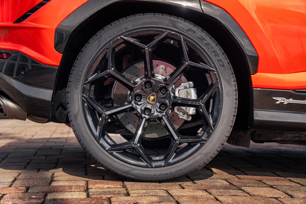 2024 Lamborghini Urus Performante - Photo 13