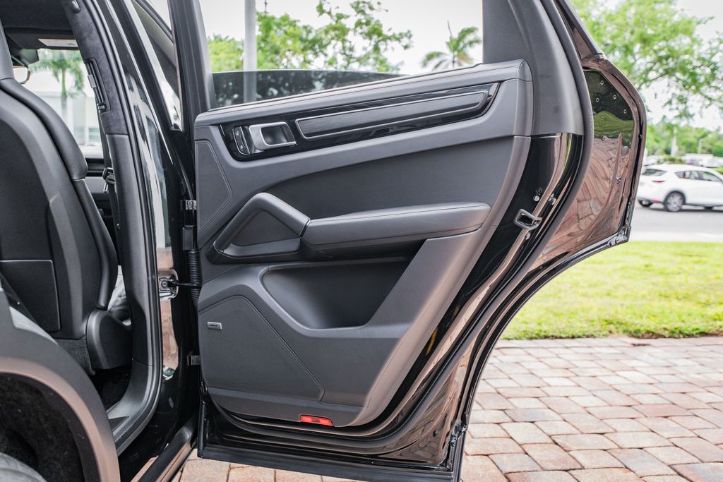 2023 Porsche Cayenne Coup Turbo GT - Photo 40