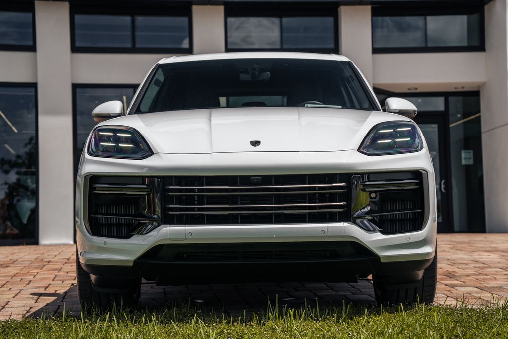 2025 Porsche Cayenne Turbo E-Hybrid - Photo 8