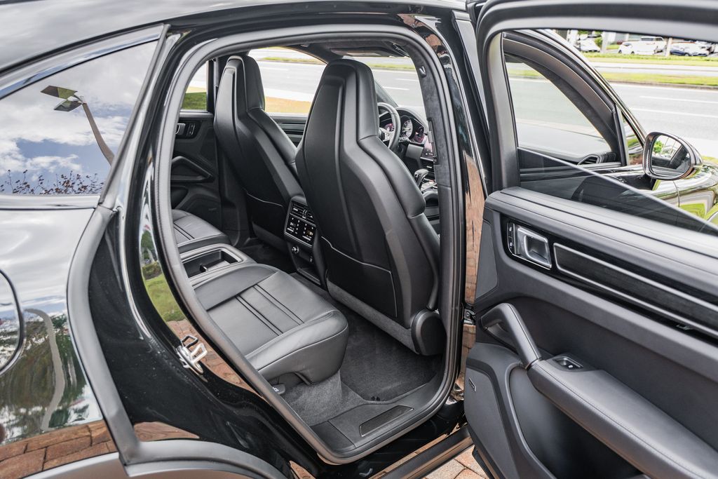 2023 Porsche Cayenne Coup Turbo GT - Photo 42