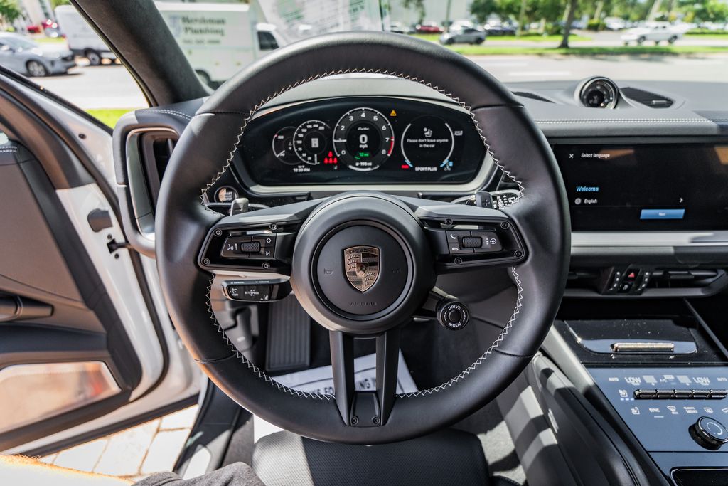2025 Porsche Cayenne Turbo E-Hybrid - Photo 23
