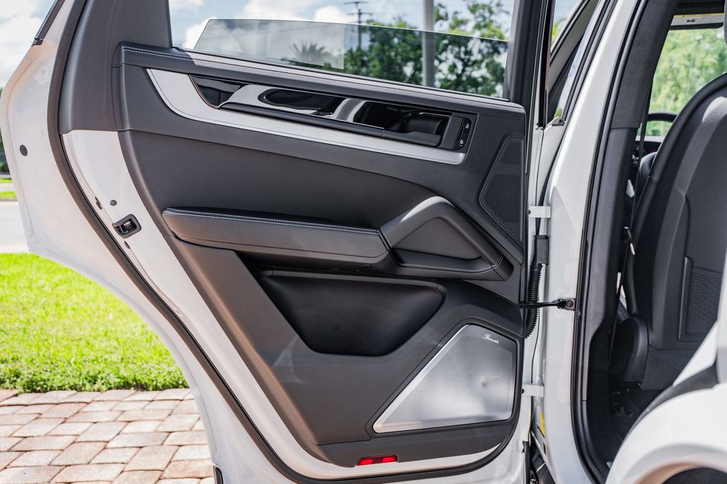 2025 Porsche Cayenne Turbo E-Hybrid - Photo 34