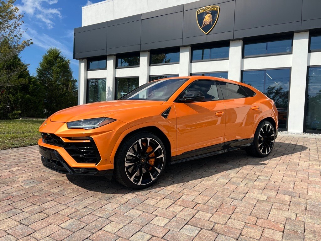 2022 Lamborghini Urus photo 3
