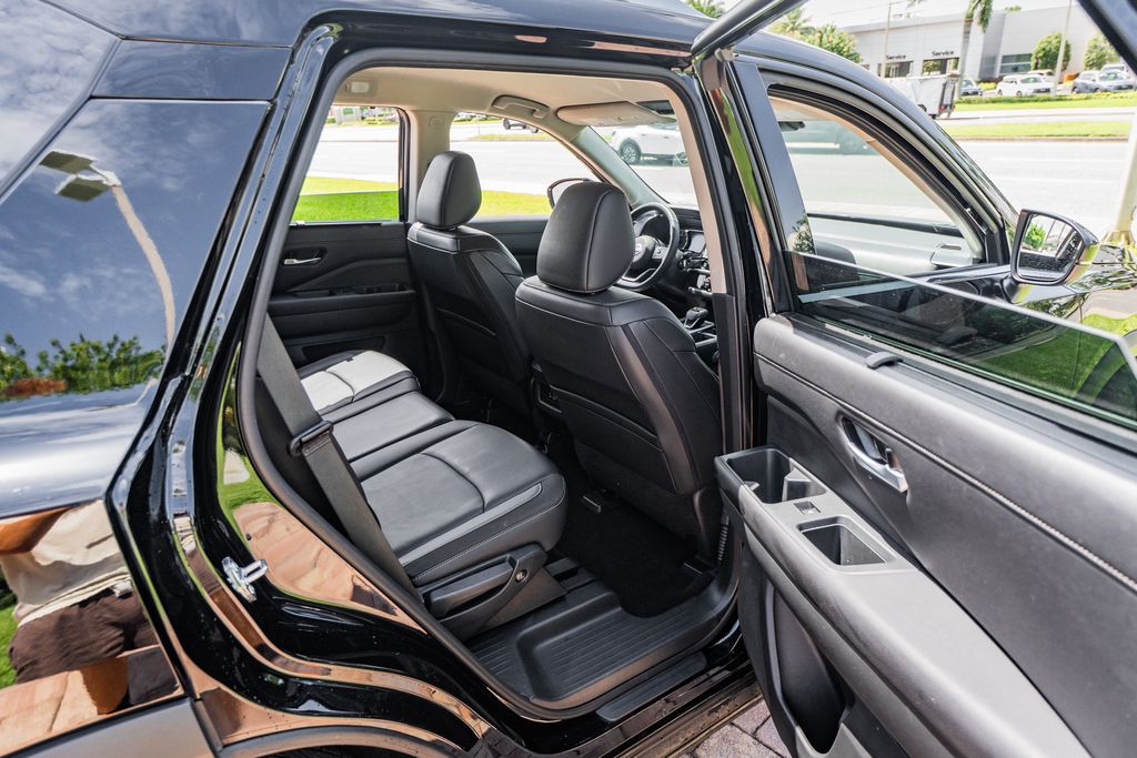 2025 Nissan Pathfinder SL - Photo 39