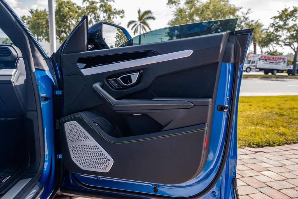 2022 Lamborghini Urus Base - Photo 30