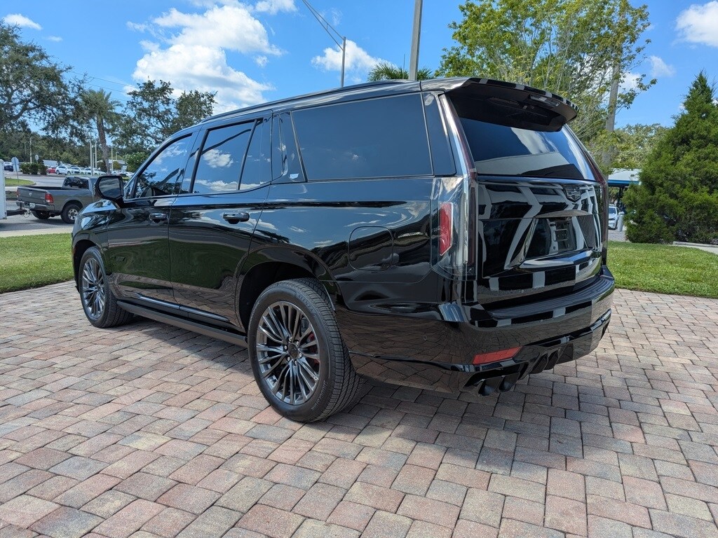 2023 Cadillac Escalade V-Series photo 3