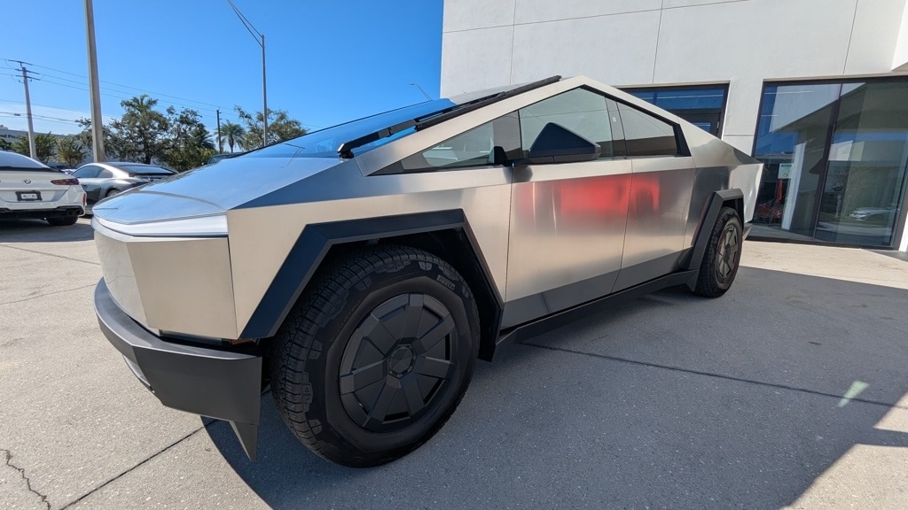 2025 Tesla Cybertruck Base's photo