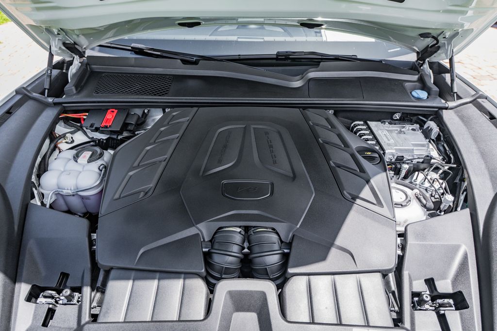 2025 Porsche Cayenne Turbo E-Hybrid - Photo 45