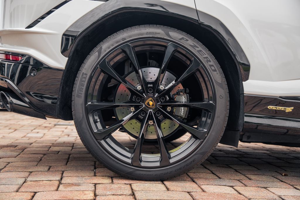 2024 Lamborghini Urus S - Photo 14