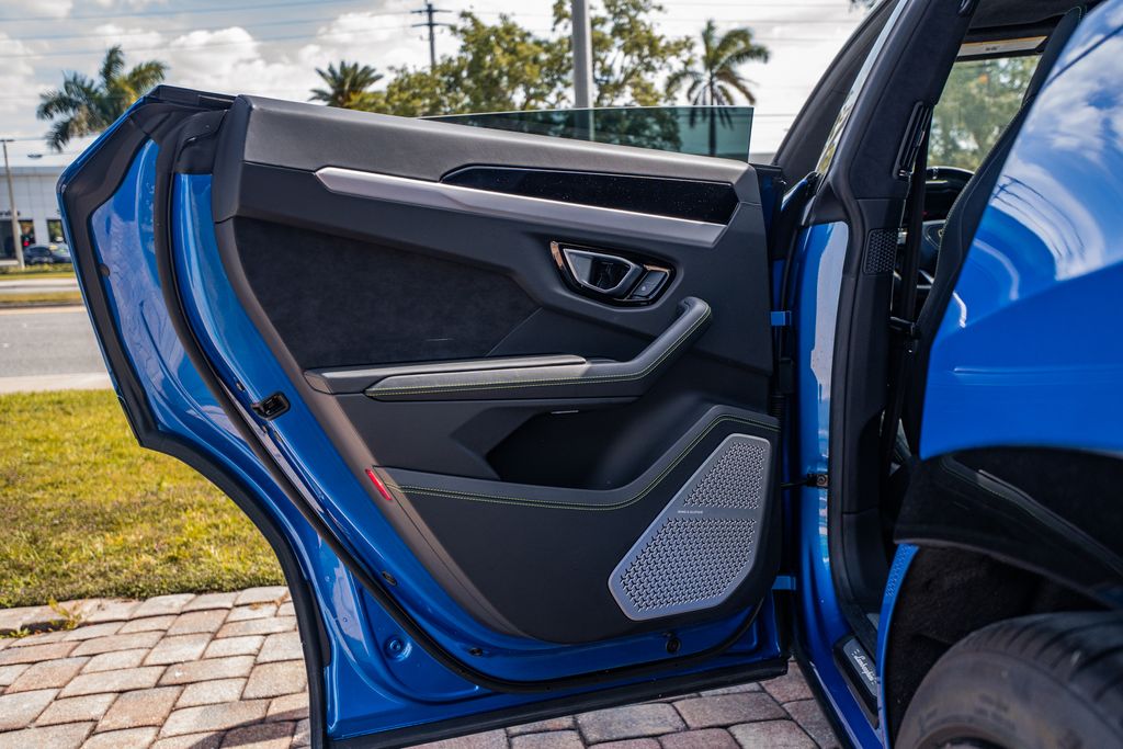 2022 Lamborghini Urus Base - Photo 33