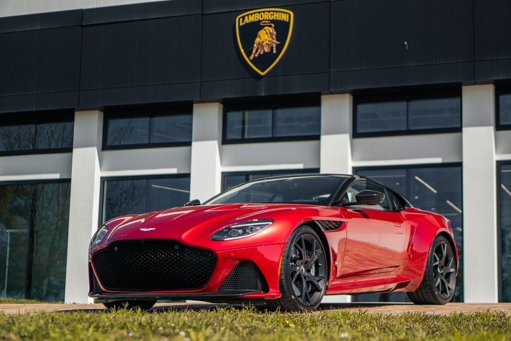 2019 Aston Martin DBS Superleggera Coupe's photo