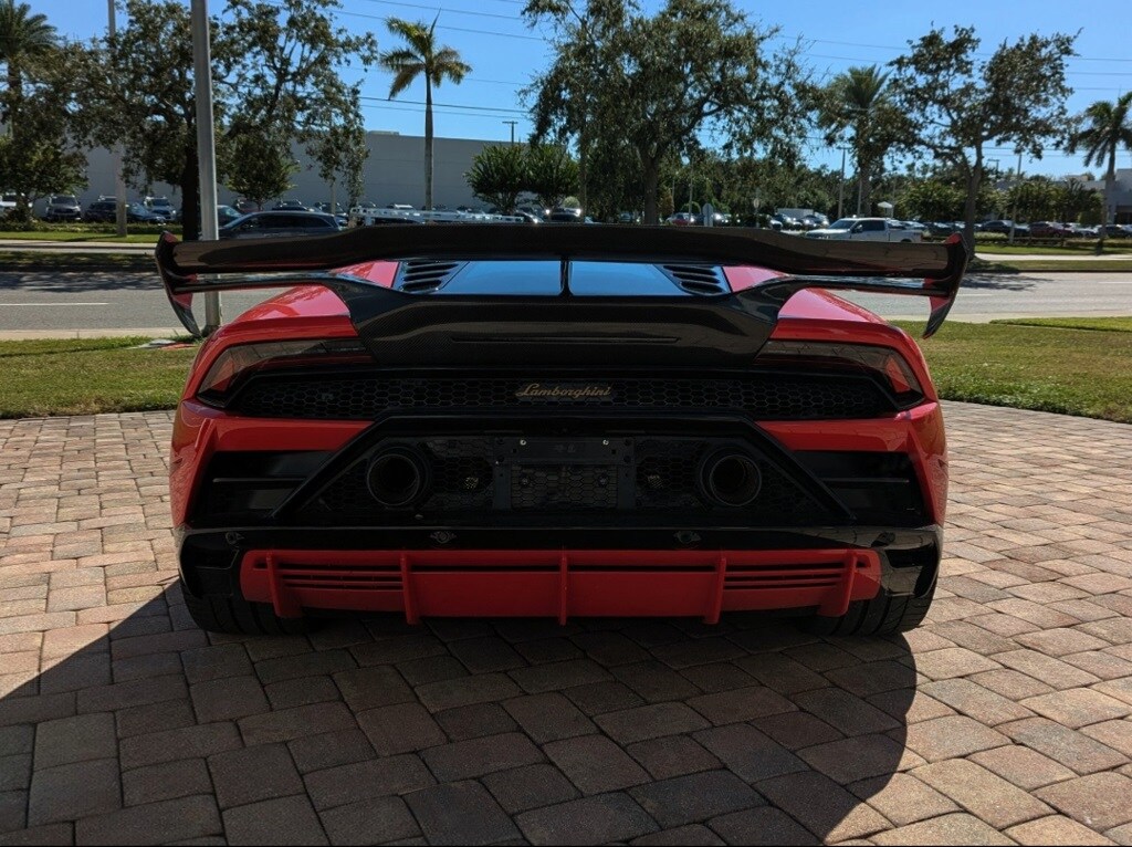 2020 Lamborghini Huracan Evo Coupe photo 4