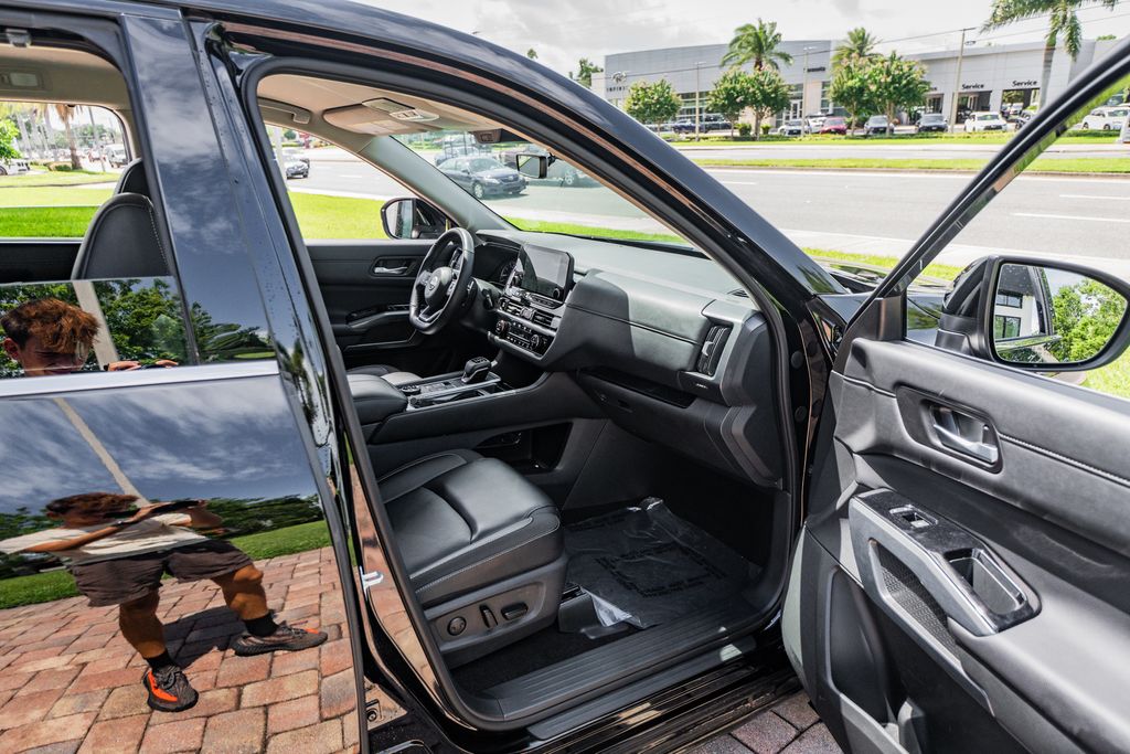 2025 Nissan Pathfinder SL - Photo 33