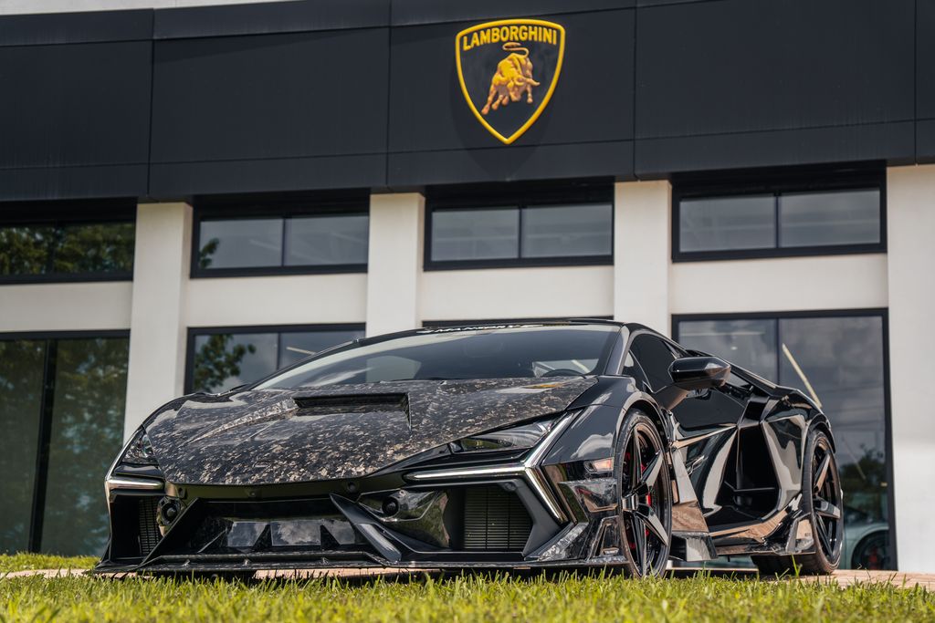 2024 Lamborghini Revuelto