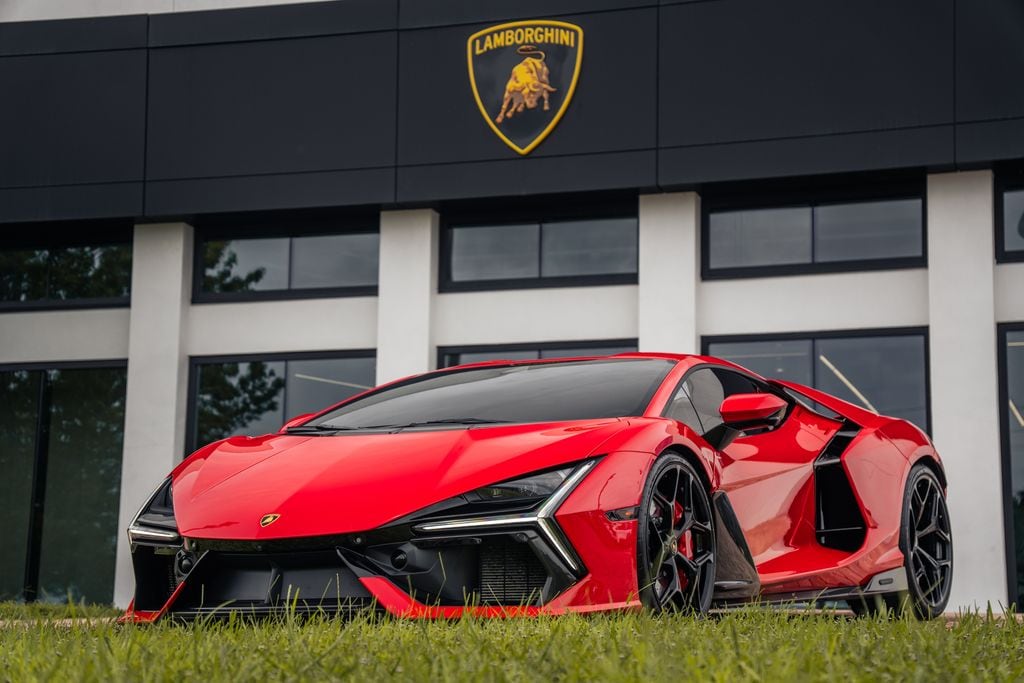 2025 Lamborghini Revuelto