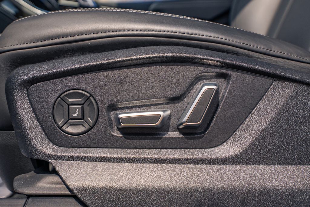 2025 Audi Q8 Prestige - Photo 21