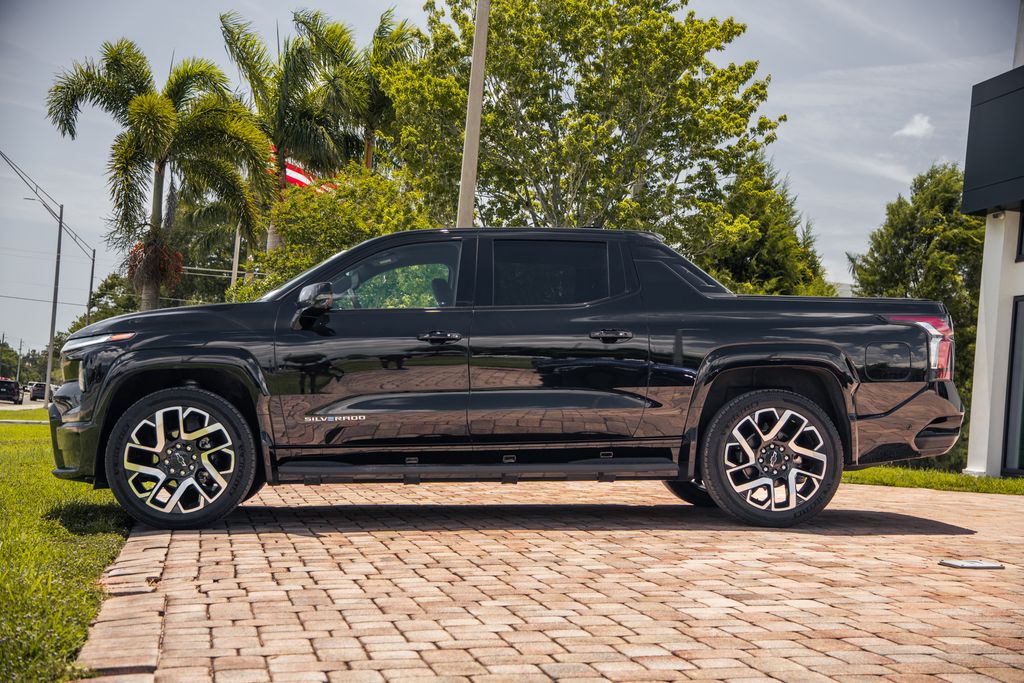 Used 2025 Chevrolet Silverado EV RST with VIN 1GC402EL2SU410181 for sale in Sarasota, FL