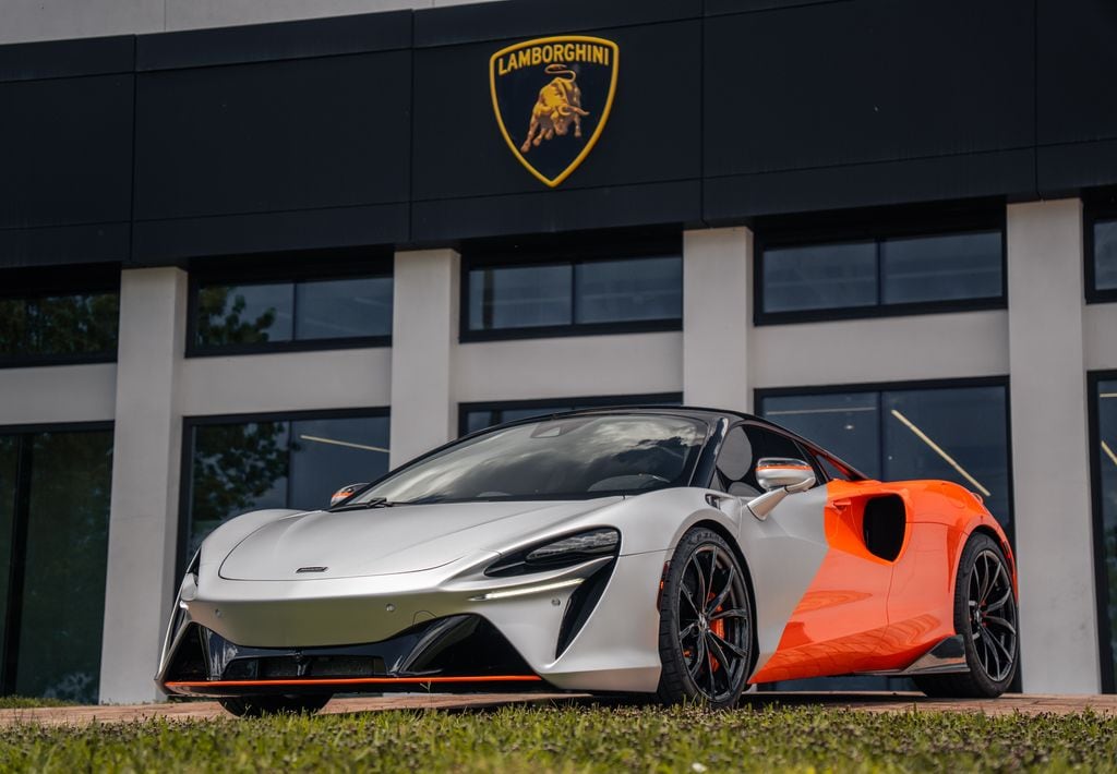 2024 McLaren Artura 3.0's photo