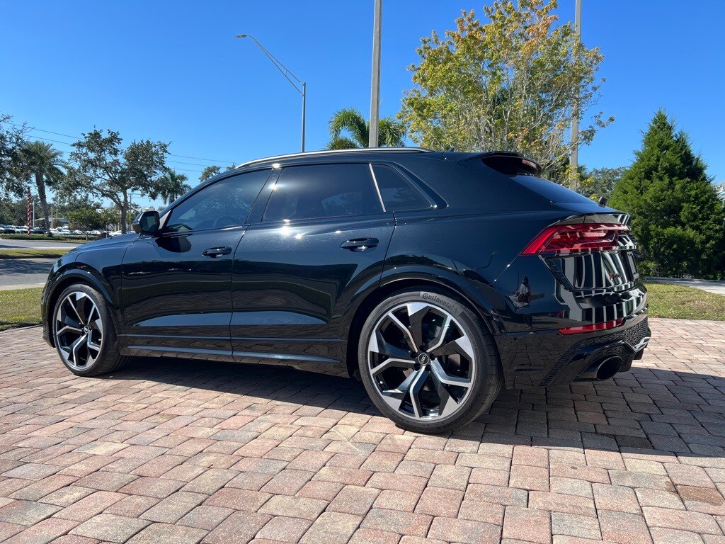 2022 Audi RS Q8 photo 3