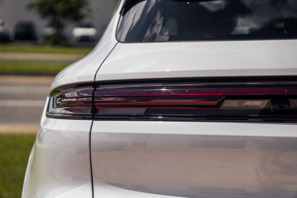 2025 Porsche Cayenne Turbo E-Hybrid - Photo 11