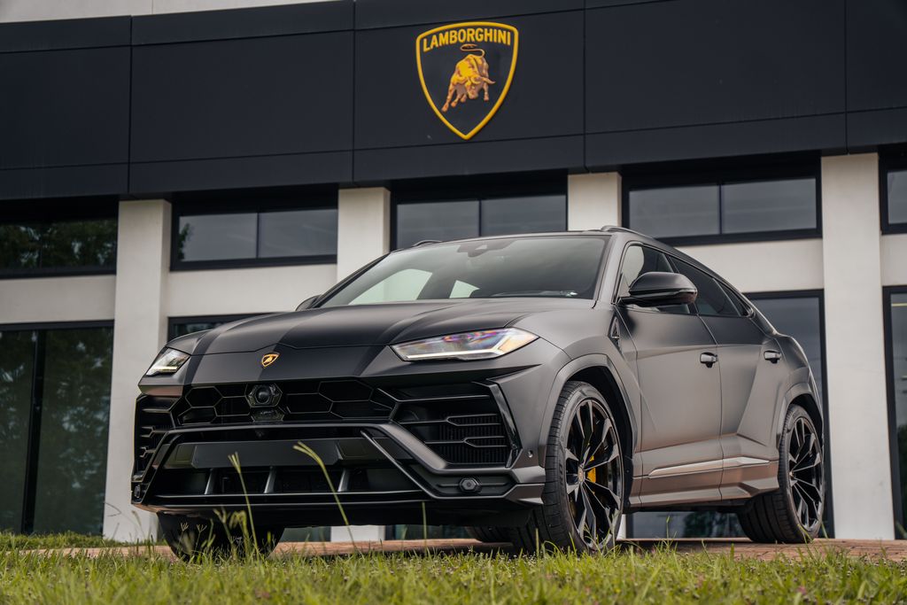 2022 Lamborghini Urus's photo
