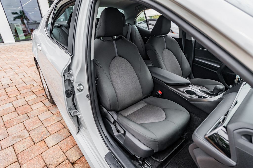 2022 Toyota Camry LE - Photo 31