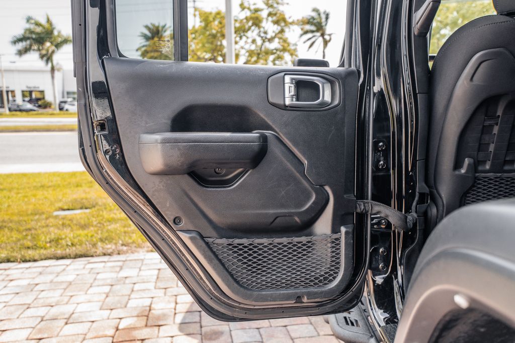 2022 Jeep Wrangler Unlimited Rubicon - Photo 34