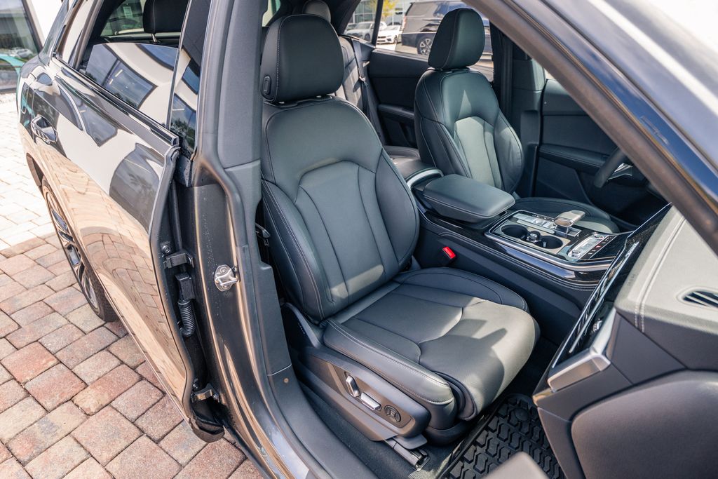2025 Audi Q8 Prestige - Photo 33