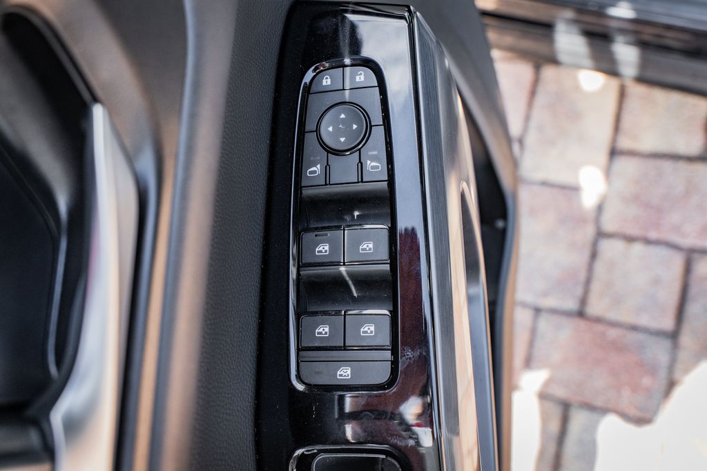 2025 Nissan Pathfinder SL - Photo 18