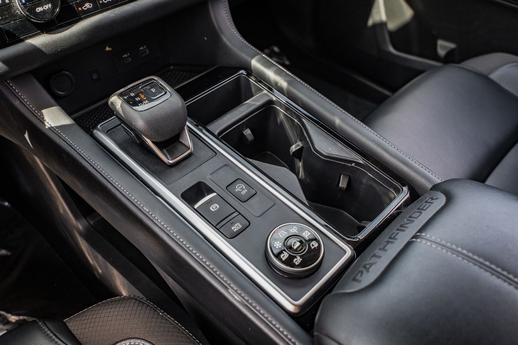 2025 Nissan Pathfinder SL - Photo 29