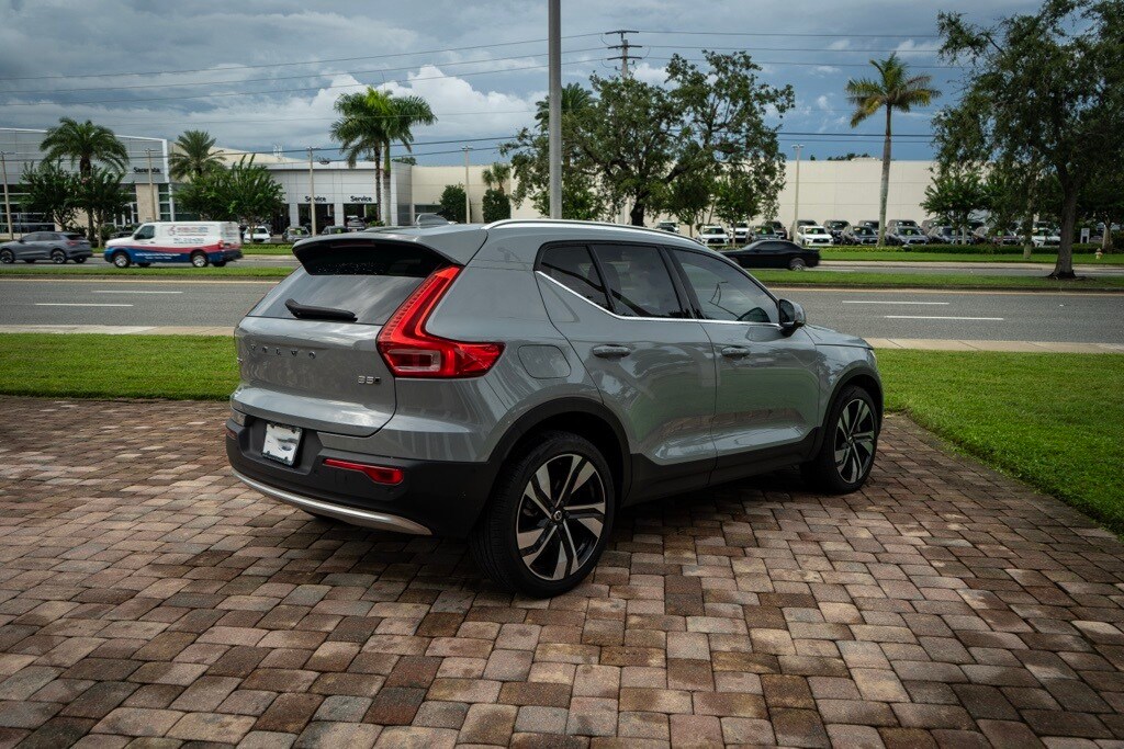 2024 Volvo XC40 Plus photo 4