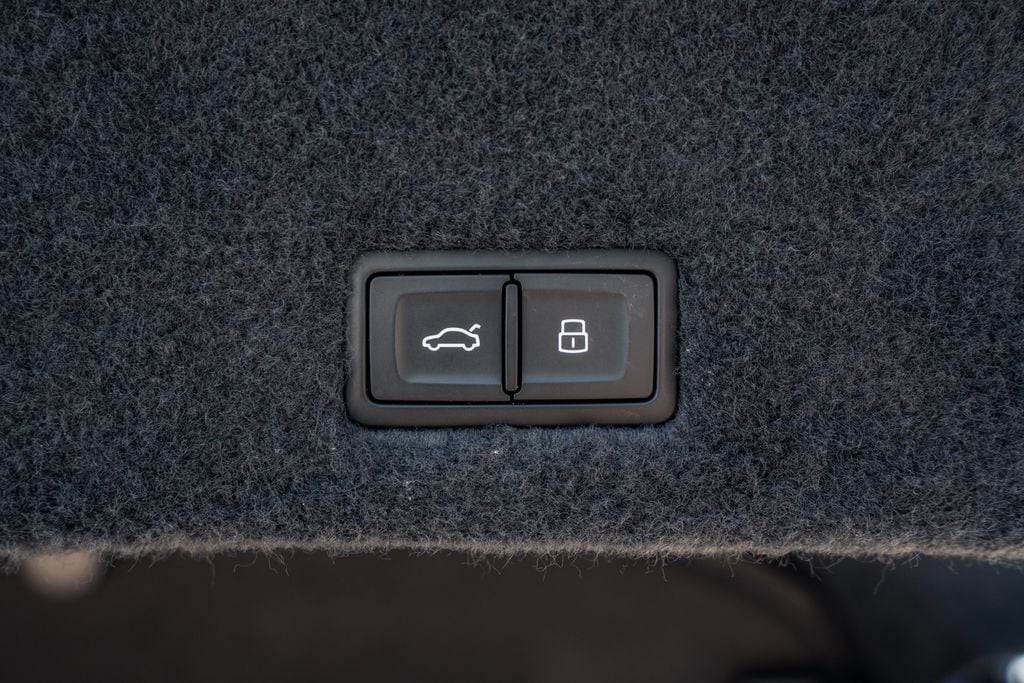 2022 Lamborghini Urus Base - Photo 42