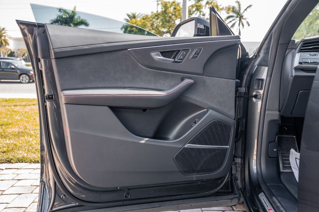 2023 Audi RS Q8 Base - Photo 17