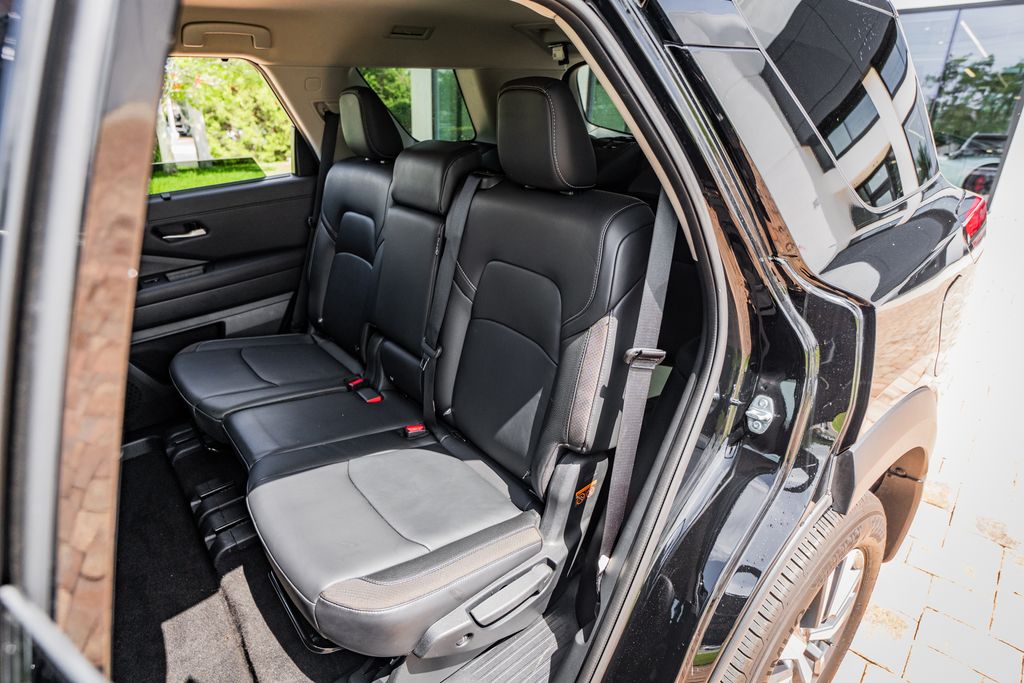 2025 Nissan Pathfinder SL - Photo 35