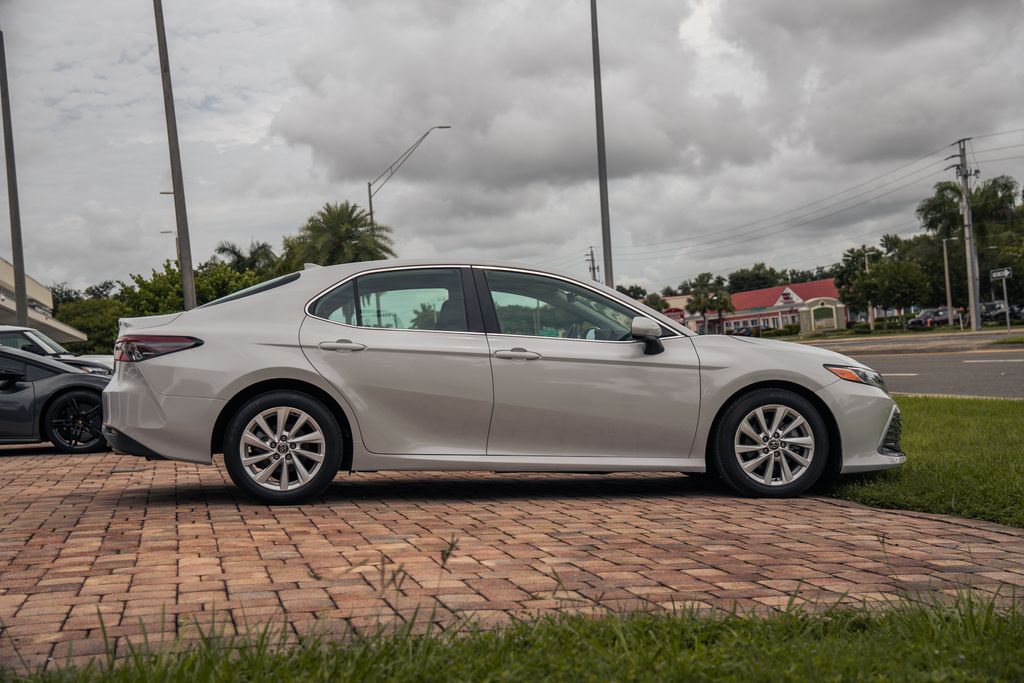 2022 Toyota Camry LE - Photo 6