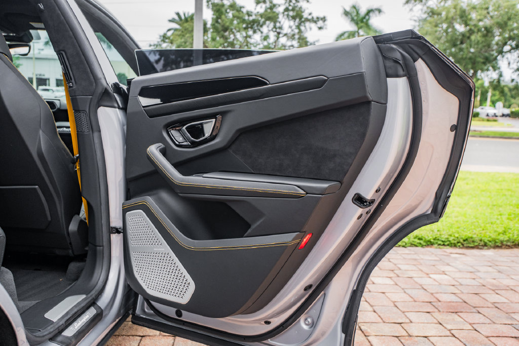 2023 Lamborghini Urus S - Photo 36