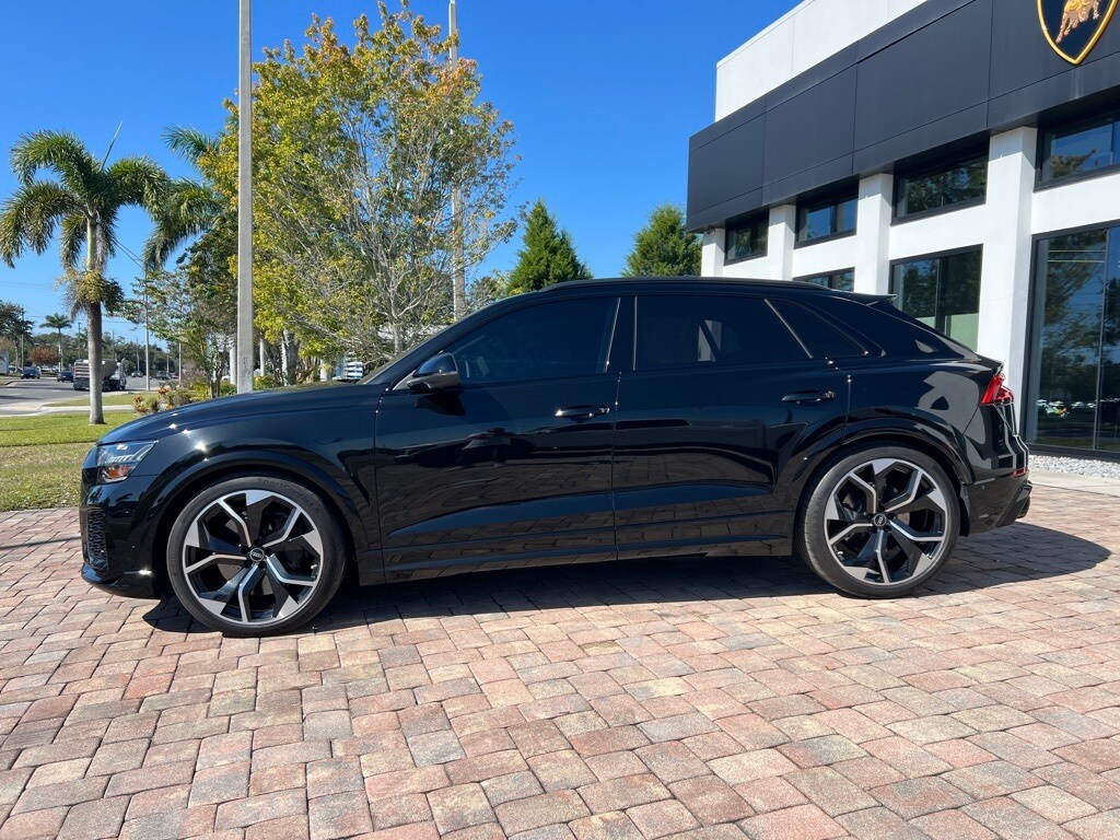 2022 Audi RS Q8 photo 2