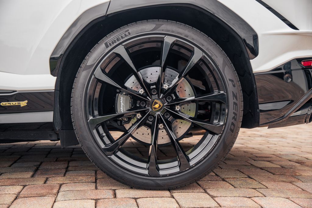2024 Lamborghini Urus S - Photo 17