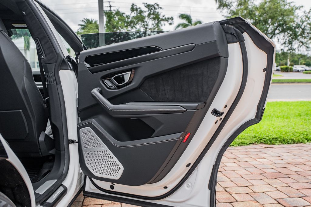 2024 Lamborghini Urus S - Photo 39