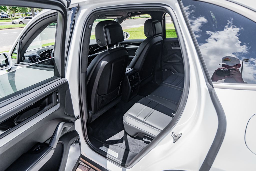 2025 Porsche Cayenne Turbo E-Hybrid - Photo 36