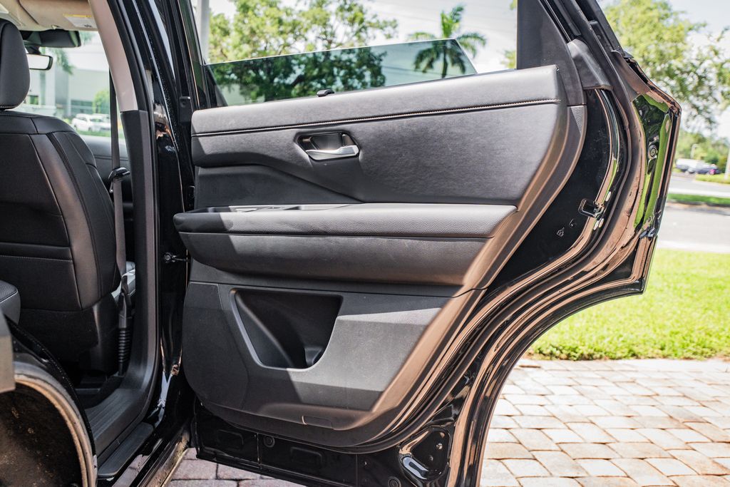 2025 Nissan Pathfinder SL - Photo 37