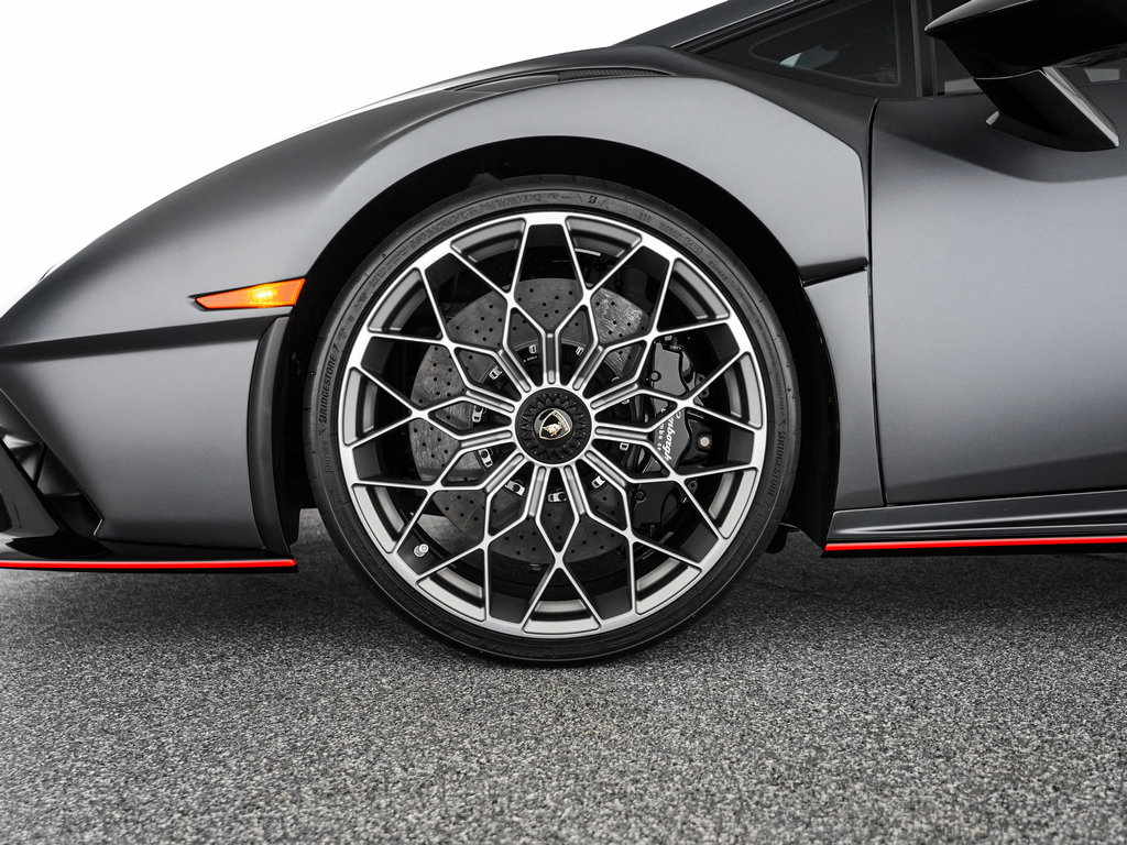 2023 Lamborghini Huracan STO - Photo 32